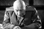 <b>Полковник Бороздин (актер Илларион Певцов)</b><br>
Актер Илларион Певцов, исполнивший роль белогвардейского полковника Бороздина, пришел к «Чапаеву» уже народным артистом РСФСР, театральным режиссером и педагогом (среди его учеников — Рина Зеленая и Борис Бабочкин). Еще в 1902 году он начал играть в «Товариществе новой драмы» под руководством Всеволода Мейерхольда. А в кино снимался с 1916 года.<br><br>
«Чапаев» стал последней картиной Певцова. Он скончался в Ленинграде, не дожив до премьеры, — 25 октября 1934-го. Ему было 55 лет.
