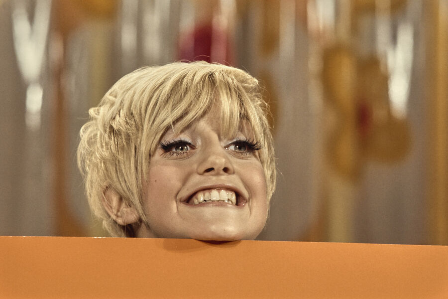 Американская актриса Голди Хоун выступает в&nbsp;программе Rowan & Martin's Laugh-In, США, 1968&nbsp;год