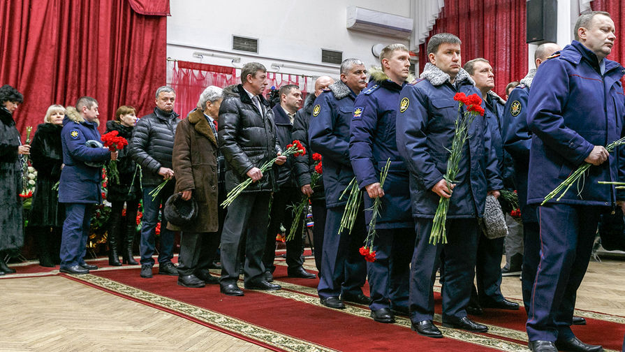 Церемония прощания с погибшим в Сирии летчиком Романом Филиповым в Воронеже, 8 февраля 2018 года