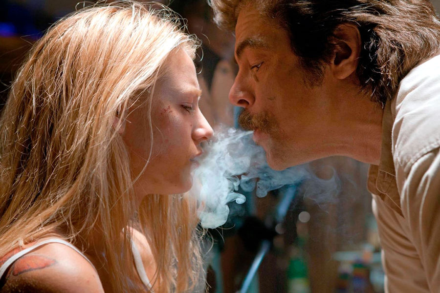 Блейк Лайвли и Бенисио дель Торо в&nbsp;фильме &laquo;Особо опасны&raquo; (2012)
