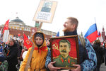 Участники во время акции «Бессмертный полк» в Москве