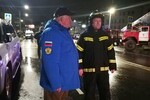 Губернатор Костромской области Сергей Ситников (слева) и начальник главного управления МЧС России по Костромской области генерал-майор внутренней службы Дмитрий Корнеев на месте пожара в кафе «Полигон» на Никитской улице в Костроме, 5 ноября 2022 года