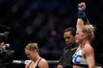 Американка Холи Холм стала чемпионкой турнира UFC 193, прошедшего 15 ноября в Мельбурне