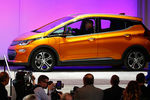 Chevrolet Bolt EV на моторшоу в Детройте, 9 января 2017 года