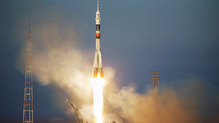 Ракета-носитель &laquo;Союз-ФГ&raquo; с&nbsp;транспортным пилотируемым кораблем &laquo;Союз ТМА-19М&raquo; на&nbsp;стартовой площадке космодрома Байконур во время запуска