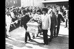 Друзья Джими Хендрикса во время похорон в Сиэтле, 1970 год