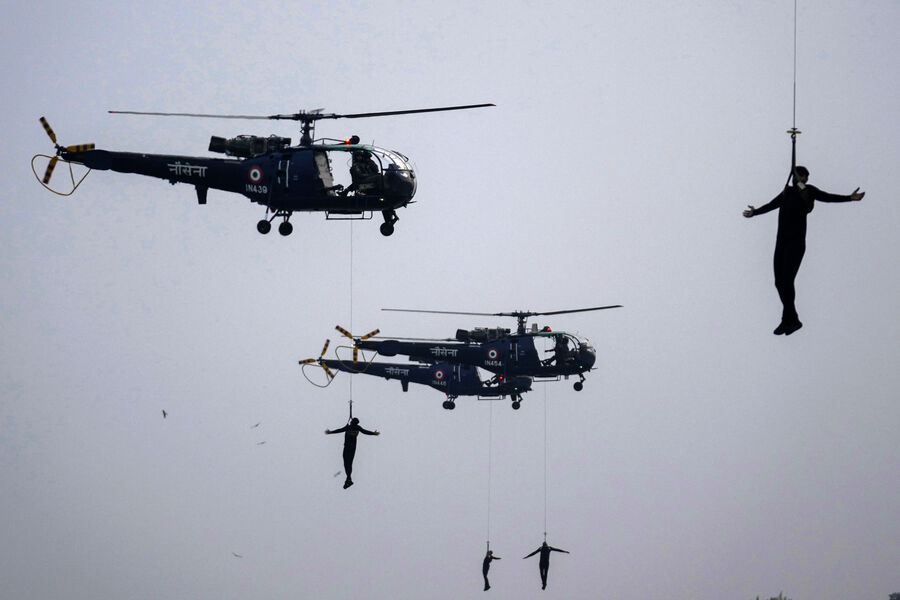 Офицеры военно-морского флота демонстрируют мастерство во время празднования Дня военно-морского флота в&nbsp;Мумбаи, Индия, 4&nbsp;декабря 2024&nbsp;года