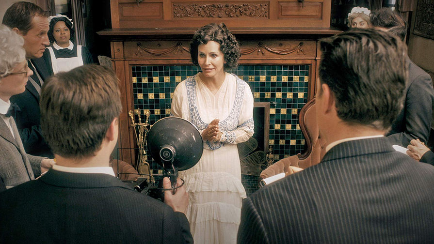 Кортни Кокс в сериале «Пьяная история», 2013