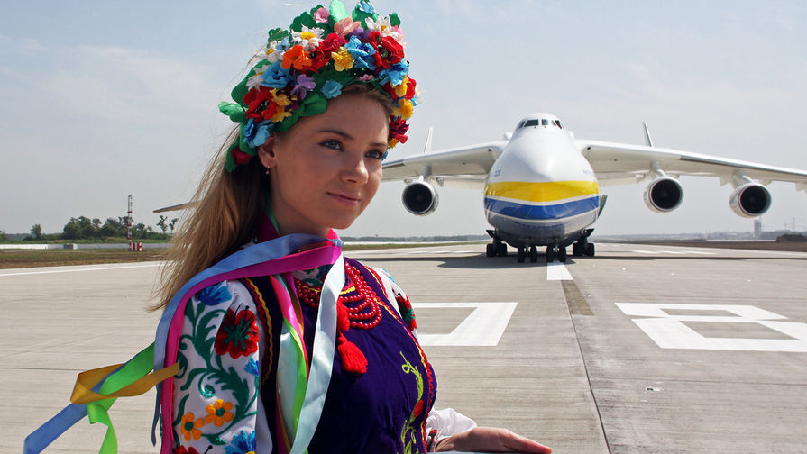 Самолет Ан-225 &laquo;Мрия&raquo; на&nbsp;новой взлетно-посадочной полосе международного аэропорта &laquo;Донецк&raquo;, 2011 год