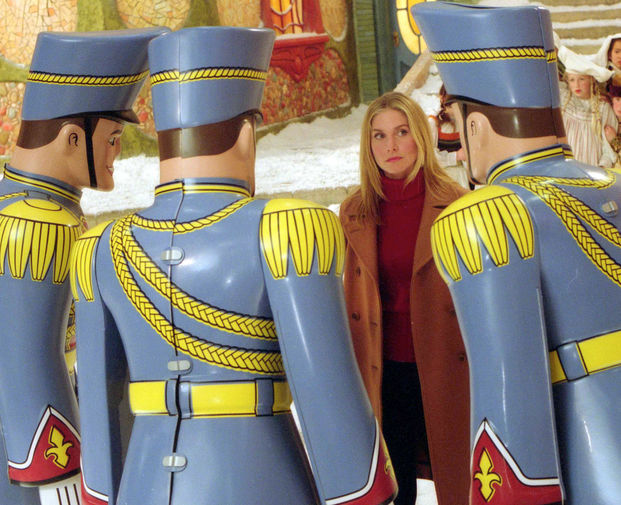 Элизабет Митчелл в фильме «Санта-Клаус 2» (2002)??