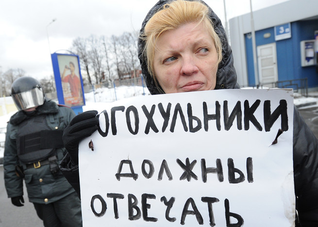 Следствие предъявило Толоконниковой (признана в РФ иностранным агентом) и Алехиной обвинение по&nbsp;ч. 2&nbsp;ст. 213&nbsp;УК (хулиганство), которая предусматривает до&nbsp;семи лет лишения свободы.
