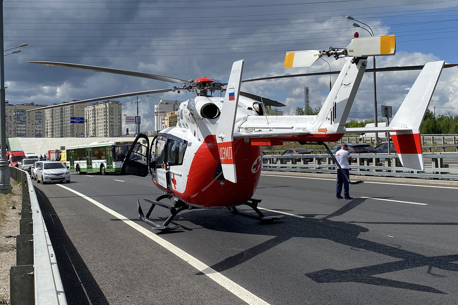 Последствия столкновения рейсового автобуса с&nbsp;грузовым автомобилем на&nbsp;Боровском шоссе в&nbsp;Москве, 4&nbsp;августа 2021&nbsp;года