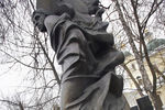 Памятник-надгробье Владимиру Высоцкому на Ваганьковском кладбище в Москве. Скульптор — Александр Рукавишников