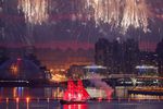 Во время ежегодного праздника выпускников «Алые паруса» в акватории Финского залива в Санкт-Петербурга, 27 июня 2020 года 