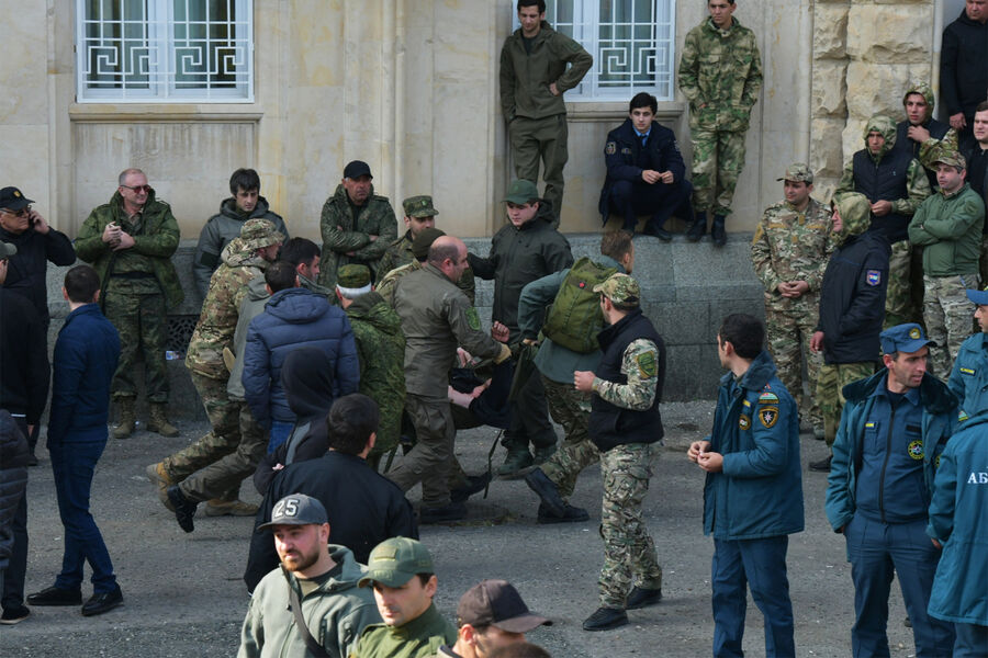Обстановка у&nbsp;парламента Абхазии в&nbsp;Сухуме, 15&nbsp;ноября 2024&nbsp;года