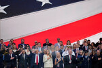 Президент США Дональд Трамп и первая леди США Мелания Трамп во время исполнения национального гимна на военном параде в честь 250-летия армии США в Вашингтоне, 14 июня 2025 года