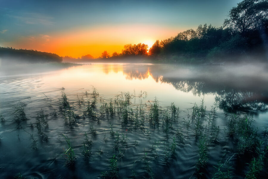 <b>Лесков Андрей </b>
<br><br>
Восход на реке Куэнга