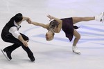 Татьяна Волосажар и Максим Траньков сумели опередить после короткой программы у спортивных пар немецкую пару Алену Савченко и Робина Шолковы