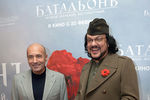 Композитор Игорь Крутой (слева) и певец Филипп Киркоров перед премьерным показом фильма «Батальонъ» в кинотеатре «Октябрь» в Москве