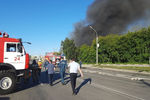 Пожарная машина у места возгорания автозаправки, 14 июня 2021 года 