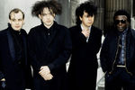 Группа The Cure и барабанщик Энди Андерсон (на фото справа)