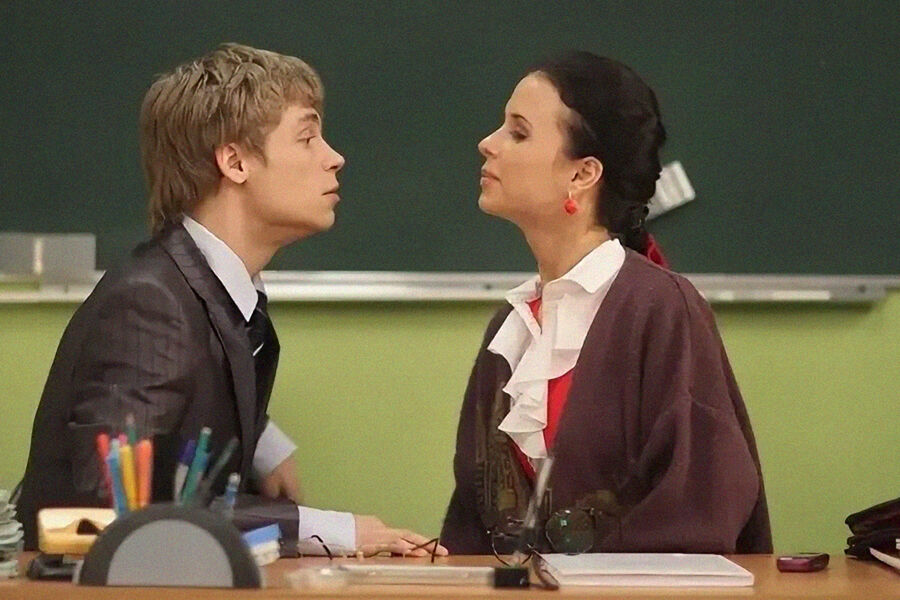 <b>Сериал «Папины дочки», 2007 &mdash; 2013&nbsp;годы</b>
<br><br>
Сыграл Головин и в&nbsp;еще одном великом российском сериале &ndash; &laquo;Папиных дочках&raquo;. Там, правда, у&nbsp;него была второстепенная роль &ndash; Павла Сергеевича, застенчивого учителя информатики, который встречается с&nbsp;Галиной Сергеевной, а позже влюбляется в&nbsp;старшую из&nbsp;главных героинь Машу.
