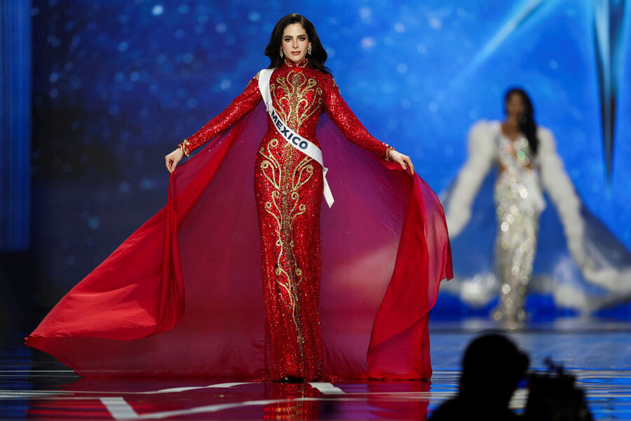 Фатима Бош из&nbsp;Мексики во время финала конкурса красоты «Мисс Вселенная — 2025», 21&nbsp;ноября 2025&nbsp;года

