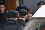 Основатель автопроекта «Смотра.ру» Эрик Китуашвили (в центре на втором плане)