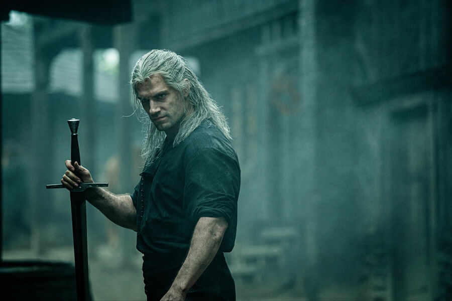 Генри Кавилл в&nbsp;кадре из&nbsp;сериала &laquo;Ведьмак&raquo; (2019)