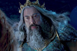 <b>«Русалочка» (2023) </b>
<br><br>
В музыкальном романтическом фэнтези режиссера Роба Маршалла Бардем сыграл царя Тритона — отца Русалочки. Фильм является одноименной адаптацией анимации 1989 года, снятой по сказке Ганса Христиана Андерсена. В прокате картина собрала более $500 млн и получила смешанные отзывы из-за кастинга — в том числе по той причине, что Русалочку сыграла темнокожая Хэлли Бэйли.
