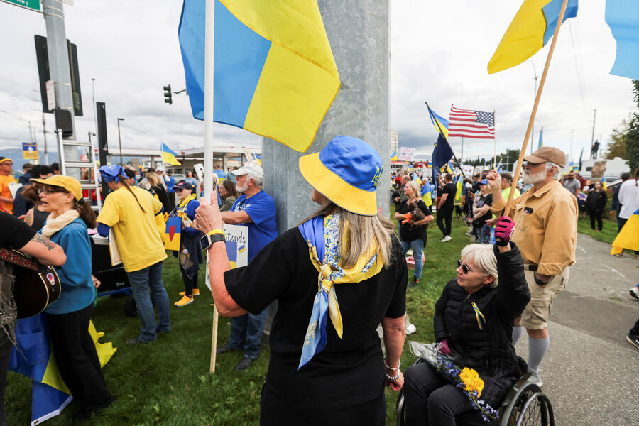 Митинг в&nbsp;поддержку Украины перед&nbsp;встречей лидеров США и России в&nbsp;Анкоридже, Аляска, 15&nbsp;августа 2025&nbsp;года