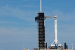 Ракета-носитель Falcon 9 компании SpaceX с кораблем Crew Dragon на космодроме во Флориде, 2 марта 2019 года