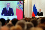 Владимир Путин во время выступления с обращением к Федеральному собранию по поводу ситуации в Крыму
