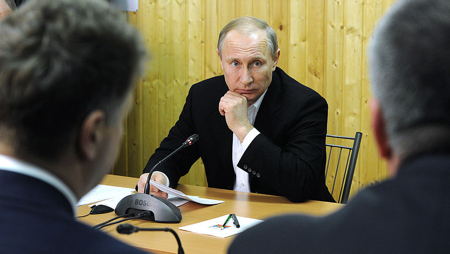 Владимир Путин проводит оперативное совещание по&nbsp;вопросам социально-экономического развития Крыма и Севастополя в&nbsp;штабе строительства транспортного перехода через&nbsp;Керченский пролив на&nbsp;острове Тузла