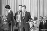Александр Митта, режиссер фильма «Экипаж», получает приз ХIII Всесоюзного кинофестиваля, 1980 год 