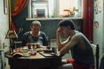 <b>«Здесь был Юра», реж. Сергей Малкин</b>
<br><br>
<b>Где и когда смотреть:</b> в кино — с 5 февраля
<br><br>
Главный краудплизер «Маяка-2025» — драмеди дебютанта Сергея Малкина про 30-летних панков Серегу и Олега (Кузьма Котрелев, Денис Парамонов), которые готовятся впервые выступить на крупном фестивале, а параллельно должны присматривать за Юрой (Константин Хабенский) — 54-летним мужчиной с инвалидностью, полученной при рождении. Юра приходится Олегу дядей и, вообще-то, живет с его родителями, но внезапно оказывается в коммуналке у племянника: отца сажают за драку на 10 суток, а мать работает 12-часовые смены. Следом все развивается ровно так, как можно себе представить: безответственные балбесы учатся эмпатии и заботе, плохо адаптированный к быту и социуму человек обретает друзей, даже вредный сосед оказывается не таким уж душнилой.