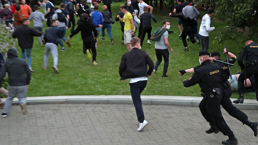 Во время несанкционированной акции оппозиции в&nbsp;поддержку экс-кандидата в&nbsp;президенты Белоруссии Виктора Бабарико в&nbsp;центре Минска, 14 июля 2020 года