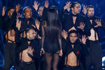 Селена Гомес выступает на церемонии American Music Awards 2015