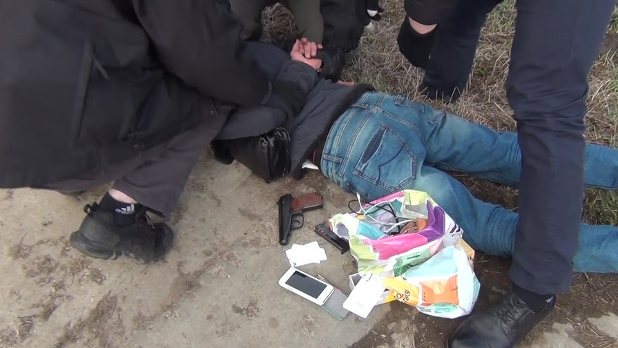 Задержание подозреваемого в организации теракта в метро Санкт-Петербурга. Скриншот из видео, предоставленного ФСБ России