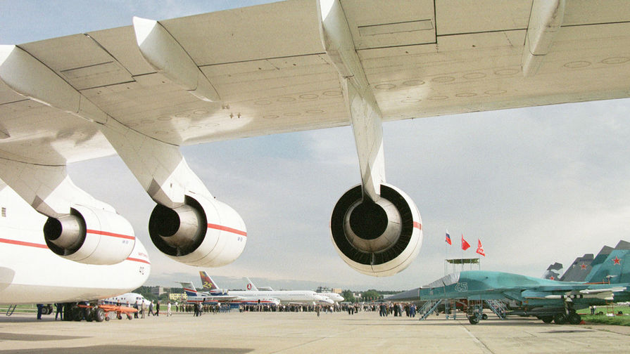 Грузовой самолет АН-225 &laquo;Мрия&raquo; на&nbsp;пятом Международном авиакосмическом салоне &laquo;МАКС-2001&raquo;