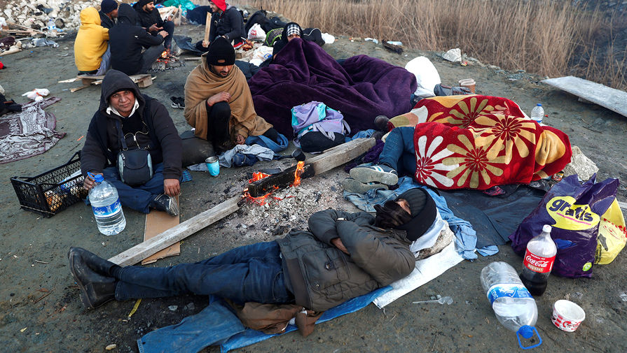 Мигранты из&nbsp;Пакистана у&nbsp;контрольно-пропускного пограничного пункта Ипсала 