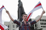 Сторонница оппозиции во время акции протеста на площади Независимости, 18 августа 2020 года
