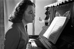 Бэла Руденко родилась в 1933 году на Украине в Луганской области
<br><br>
<b>На фото:</b> Солистка Украинского театра оперы и балета Бэла Руденко, 1959 год
