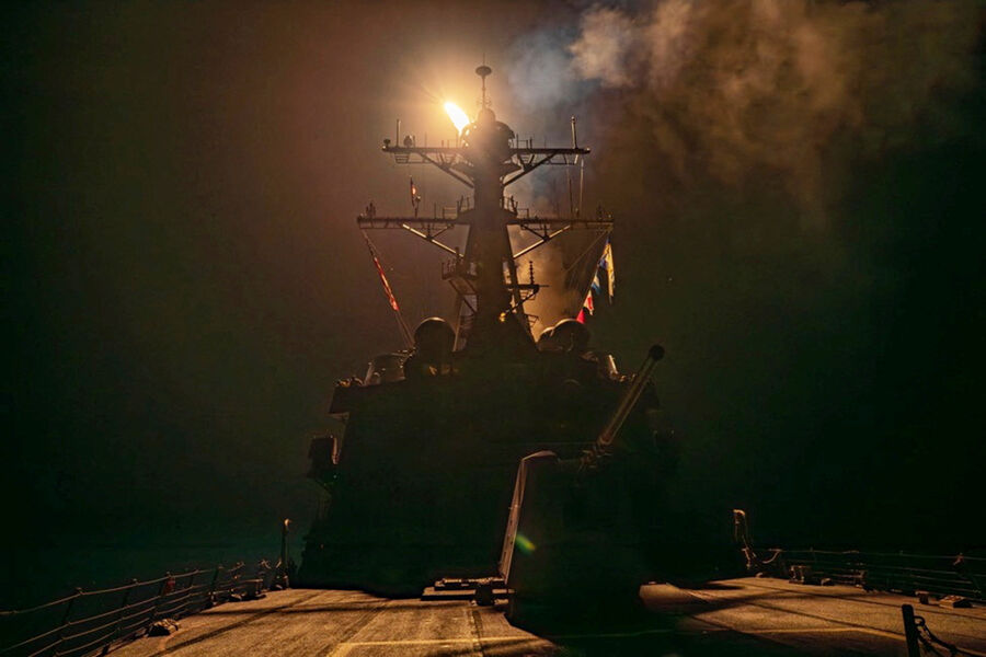 Пуск ракеты с&nbsp;военного корабля во время операции возглавляемой США коалиции против военных объектов в&nbsp;Йемене, 12&nbsp;января 2024&nbsp;года