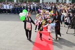 Праздничная линейка для первоклассников в образовательном центре «Протон» на Филевском бульваре в Москве