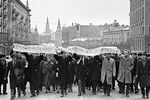 Студенты Московского университета на демонстрации в честь полета Юрия Гагарина в космос, 12 апреля 1961 года