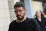 Дизайнер Артемий Лебедев перед церемонией прощания с Антоном Носиком в Центральном доме литераторов в Москве, 11 июля 2017 года