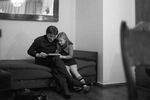 В 1973 году у Андрея Миронова и актрисы Екатериной Градовой родилась дочь Мария, а в 1976 году супруги расстались. Мария Миронова продолжила семейную традицию и стала актрисой. Впервые она появилась в кино в 1981 году, когда ей было восемь лет, в фильме Станислава Говорухина «Приключения Тома Сойера и Гекльберри Финна». На фото: Андрей Миронов с дочерью Машей, 1980 год
