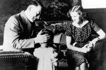 Адольф Гитлер и Ева Браун с ребенком, приблизительно 1940 год