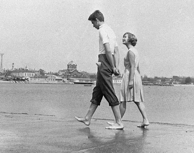Актер Евгений Стеблов в&nbsp;роли Владимира (слева) и Наташа Богунова в&nbsp;роли Инки в&nbsp;фильме Михаила Калика &laquo;До свидания, мальчики&raquo;, 1964&nbsp;год